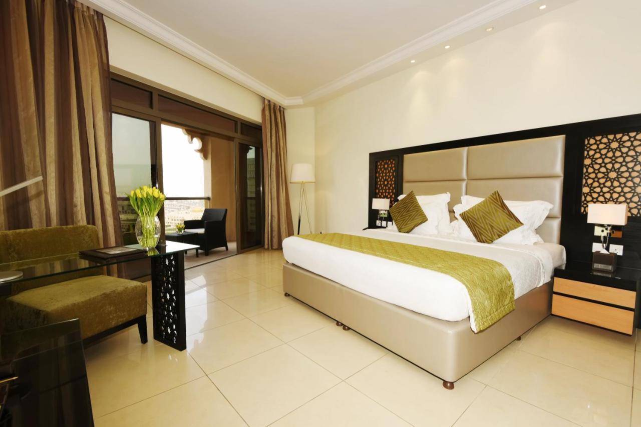 Bahi Ajman Palace Hotel Esterno foto A room at the hotel