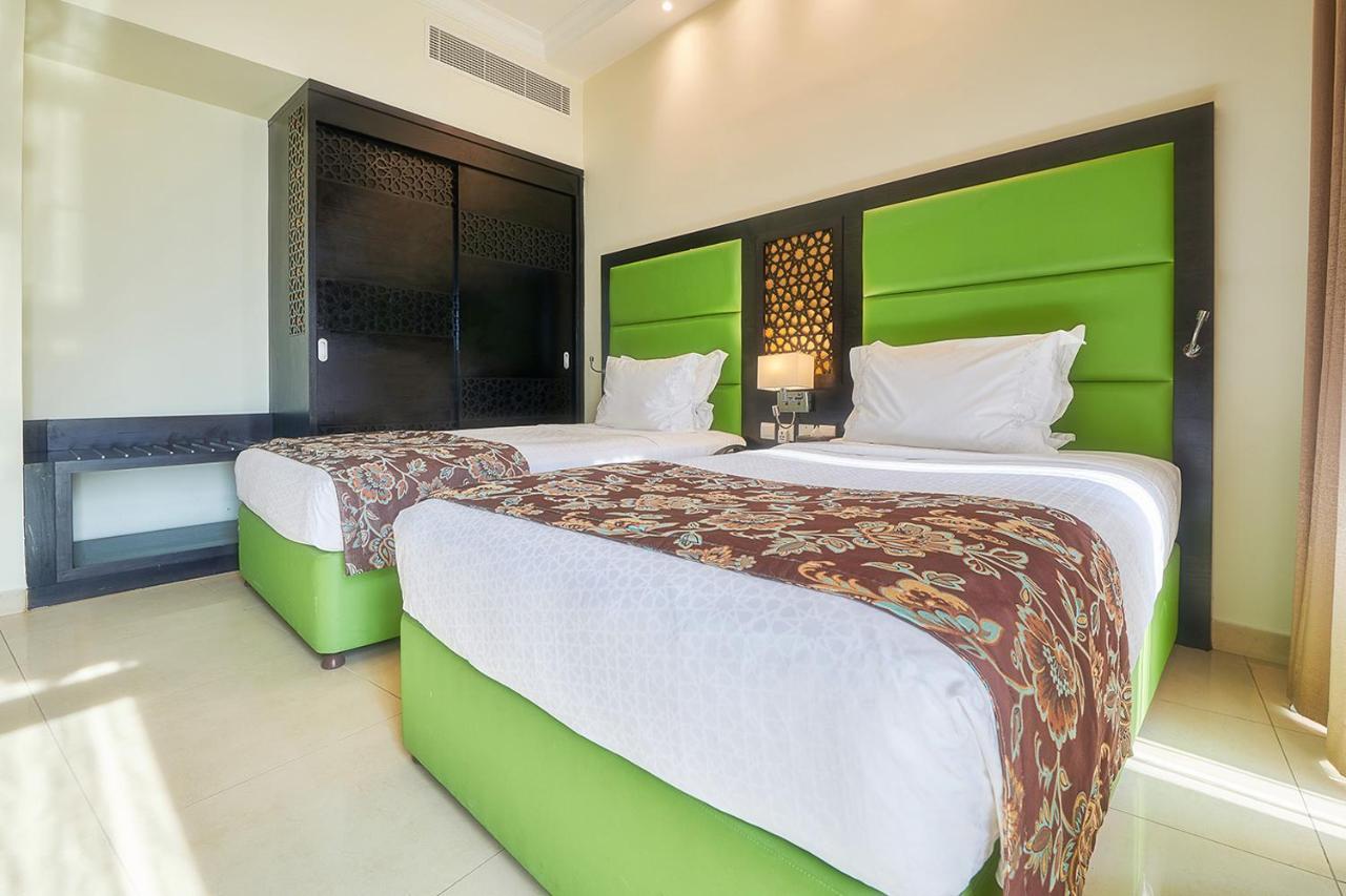 Bahi Ajman Palace Hotel Esterno foto Deluxe Room